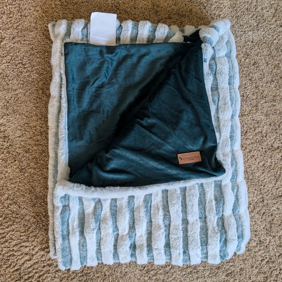 NWOT Koolaburra By Ugg Merrin Throw In Pineneedle Green - Picture 1 of 2